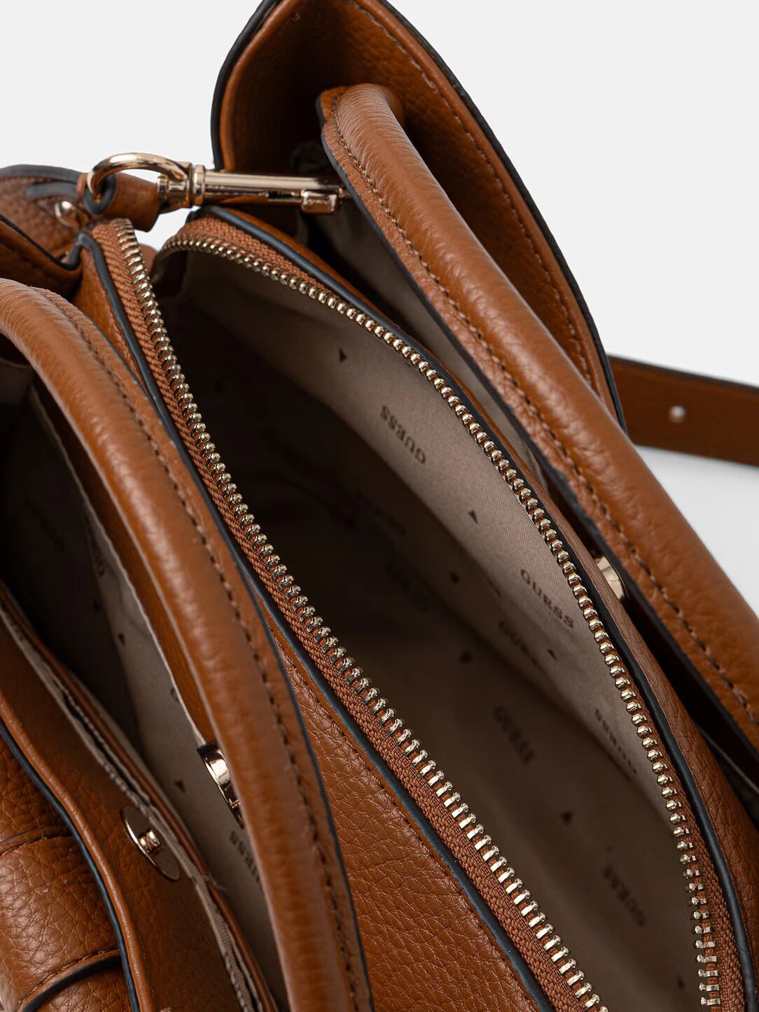 GUESS BG836206